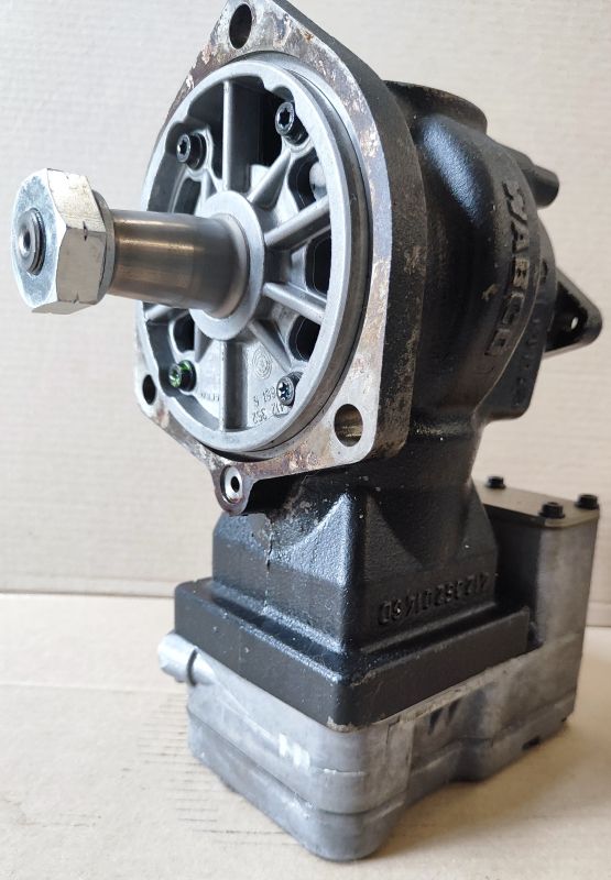 Повітряний компресор 04298359 (LK3866) для двигунів WABCO