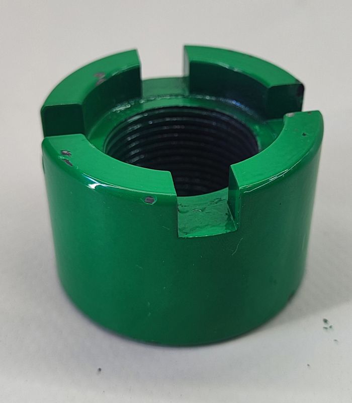 Гайка осі балансира John Deere N231082 до зернозбирального комбайна John Deere