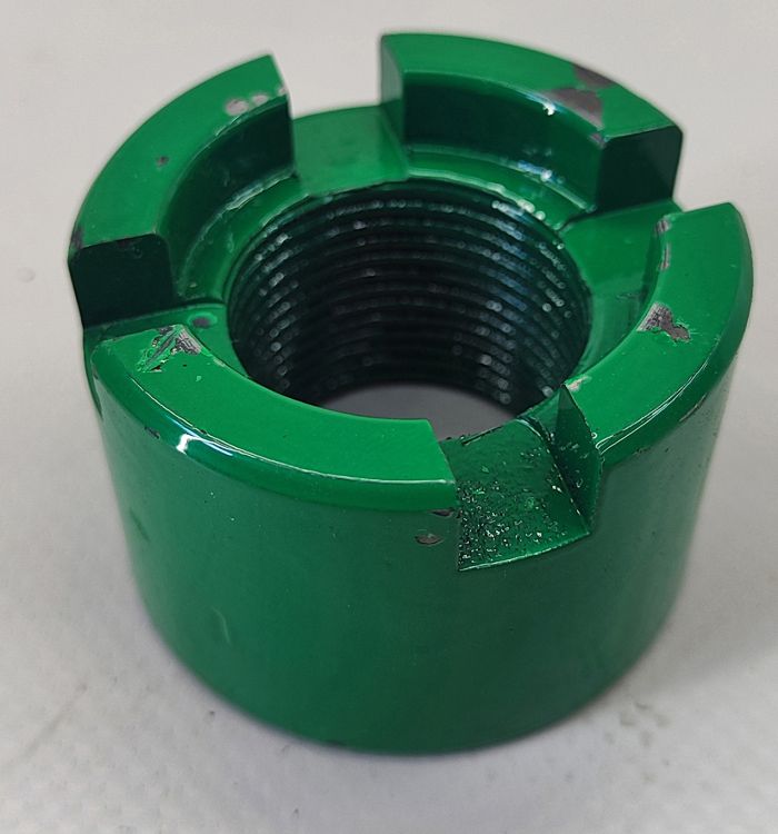 Гайка осі балансира John Deere N231082 до зернозбирального комбайна John Deere